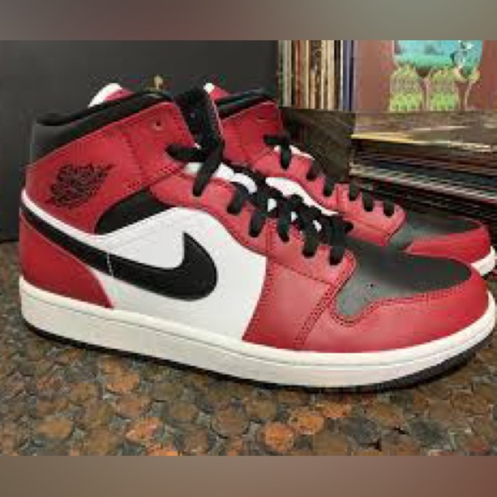 Jordan 1 Mid Chicago Black Toe Size 10.5 Men's *No Box* Sneakers Shoes Basketbal